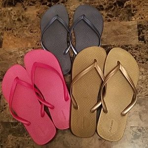 Old navy rubber flip flops